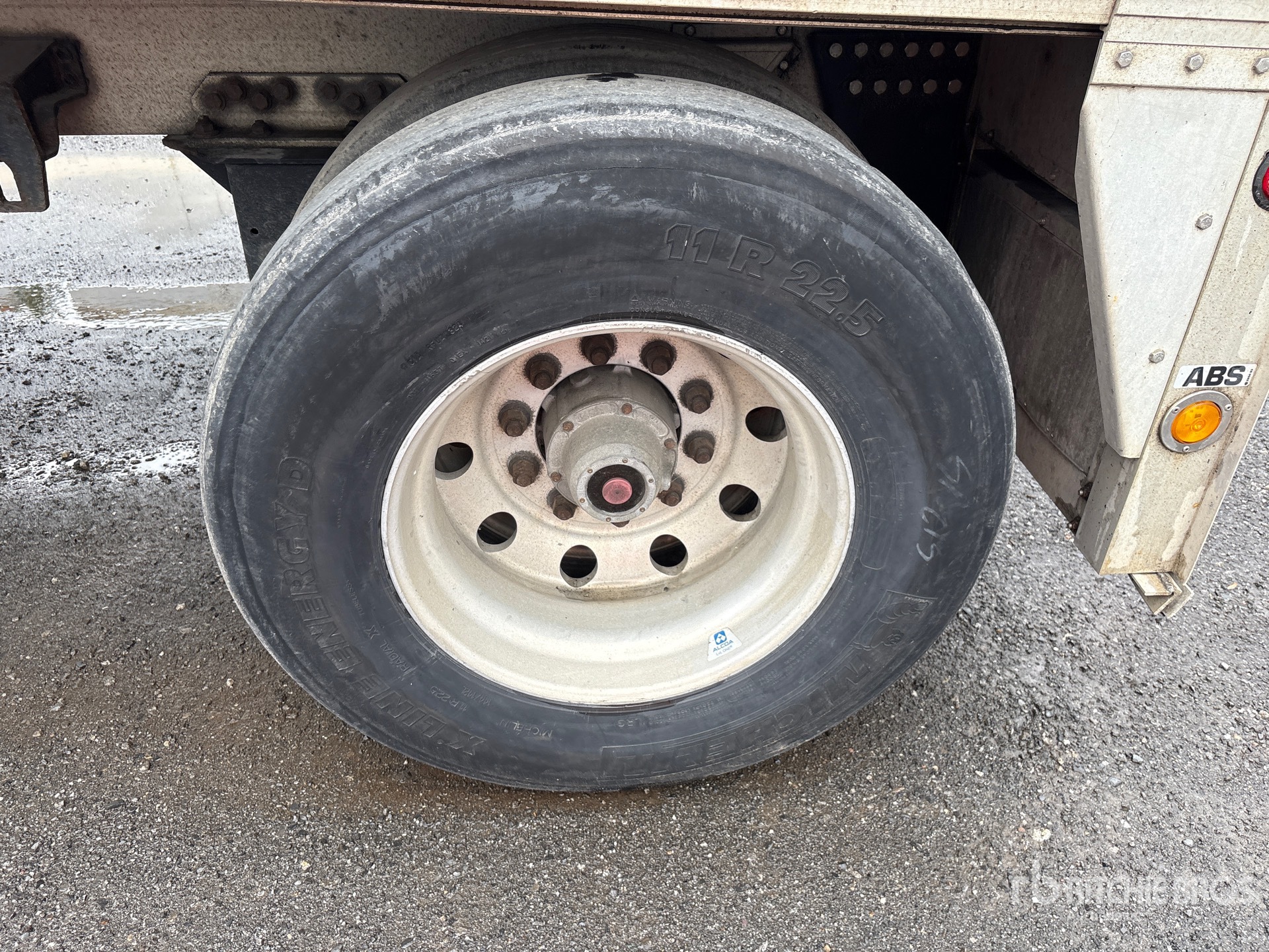 2017 Reitnouer 48 ft T/A Spread Axle