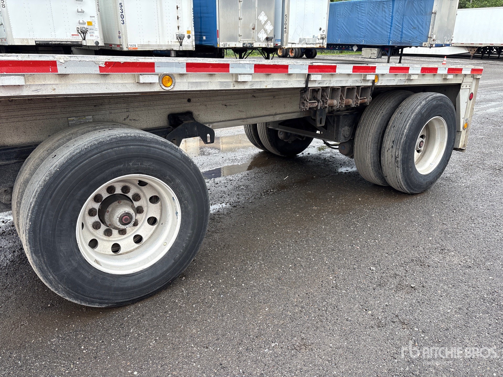 2017 Reitnouer 48 ft T/A Spread Axle