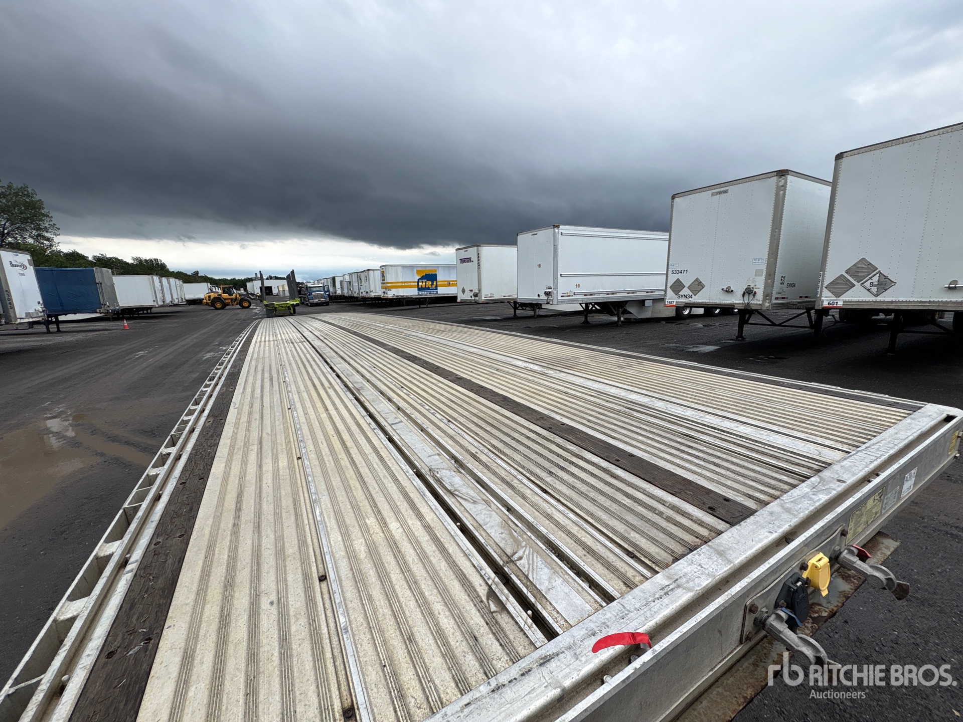 2017 Reitnouer 48 ft T/A Spread Axle