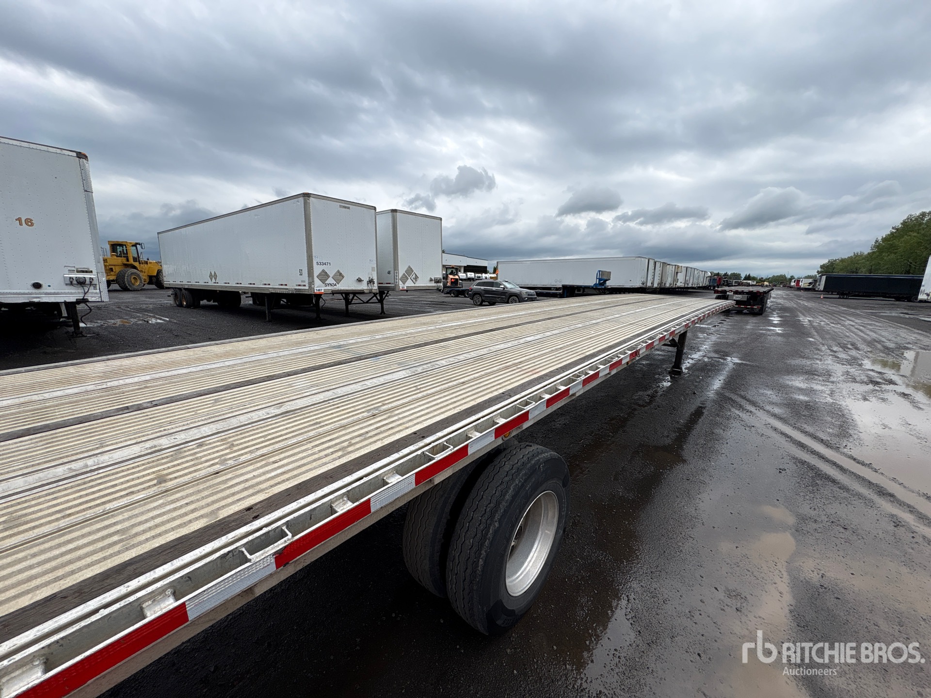2017 Reitnouer 48 ft T/A Spread Axle