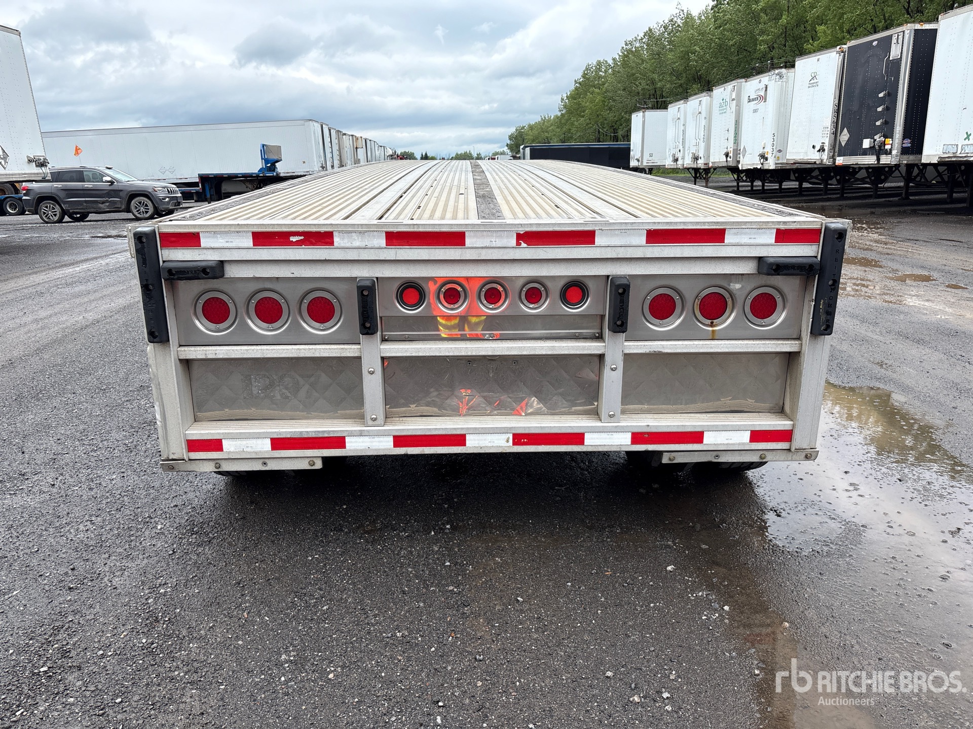 2017 Reitnouer 48 ft T/A Spread Axle