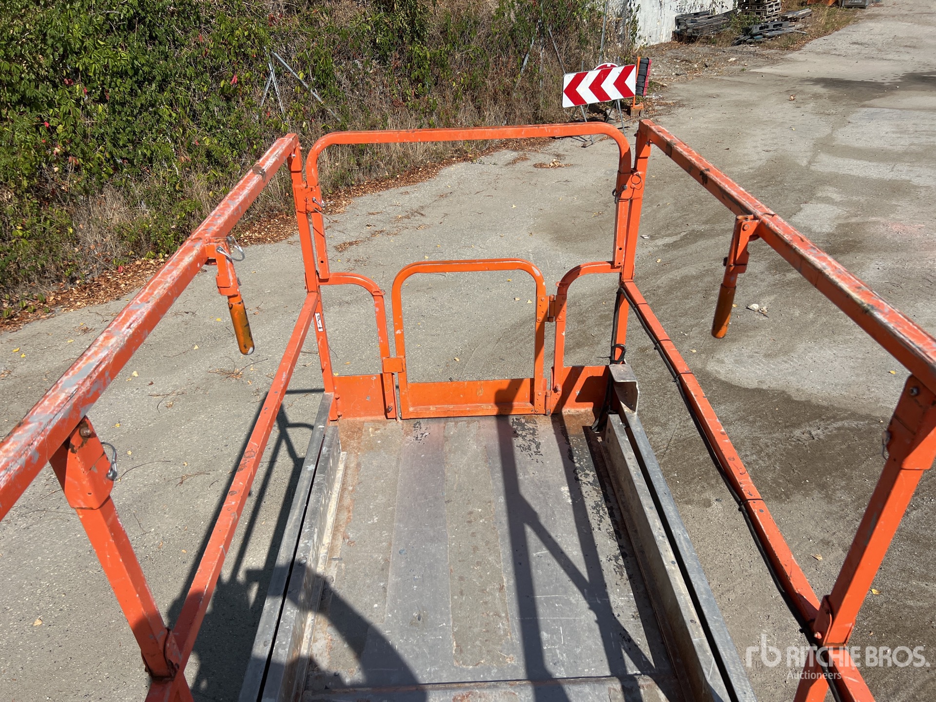2012 JLG 3246ES