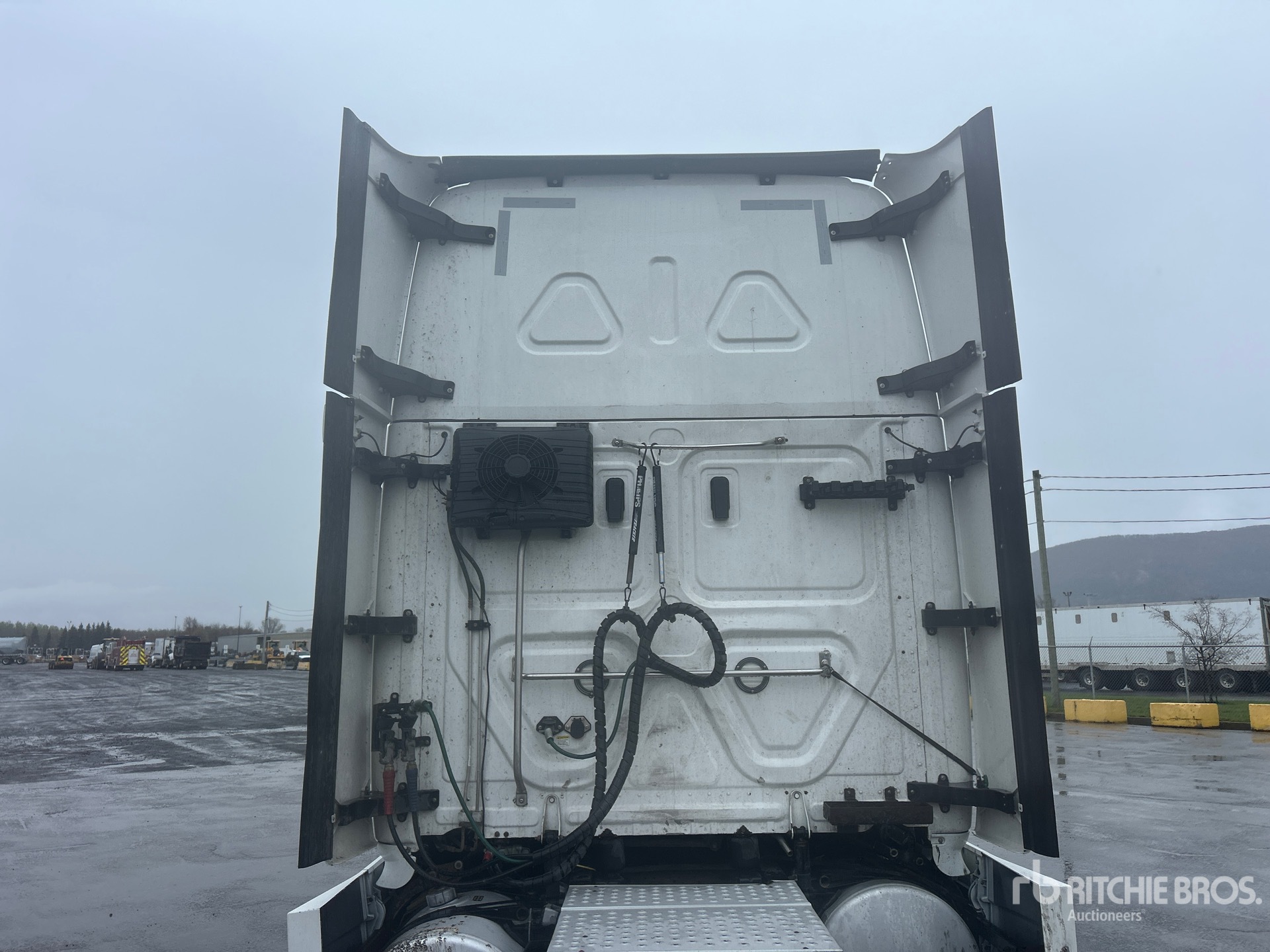 2019 Freightliner CASCADIA 116