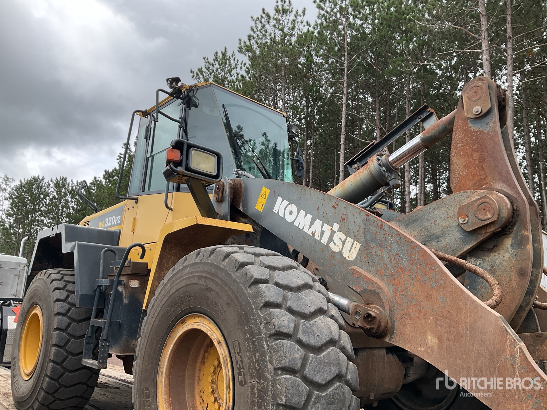 2016 Komatsu WA320PZ-6