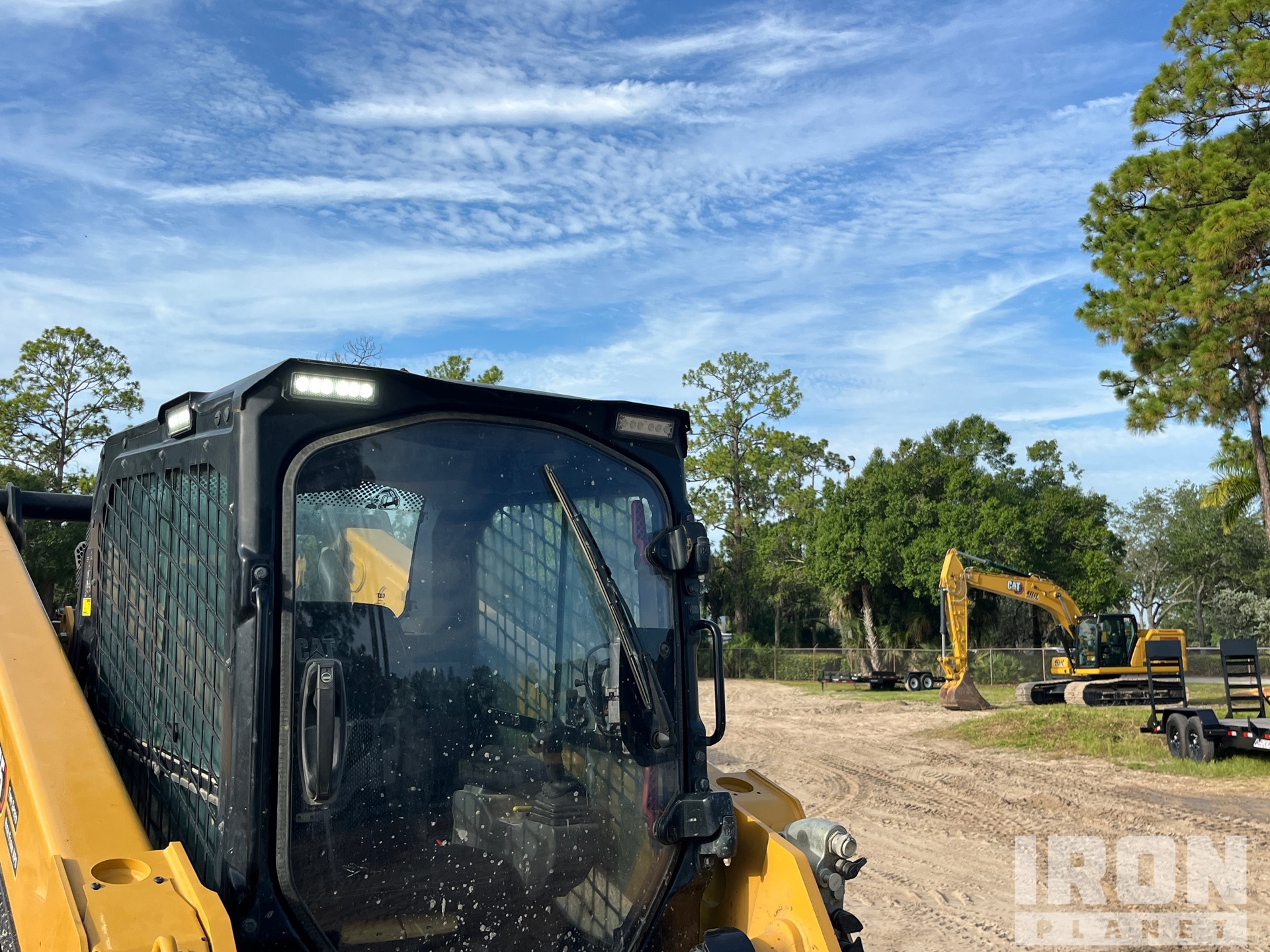 2025 Caterpillar 275