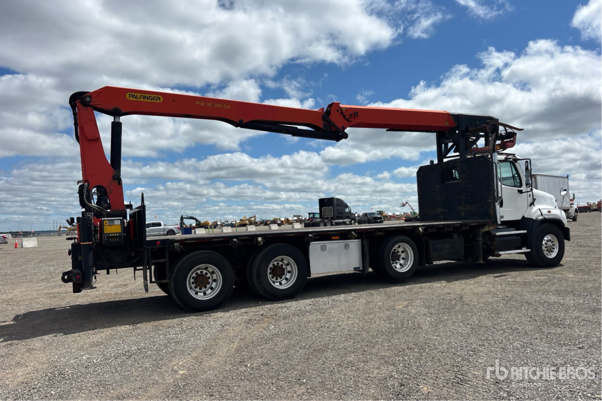 2017 Freightliner 114SD