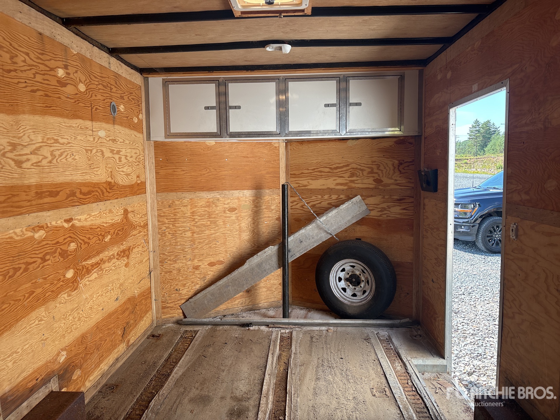2014 United Trailers 14 ft T/A