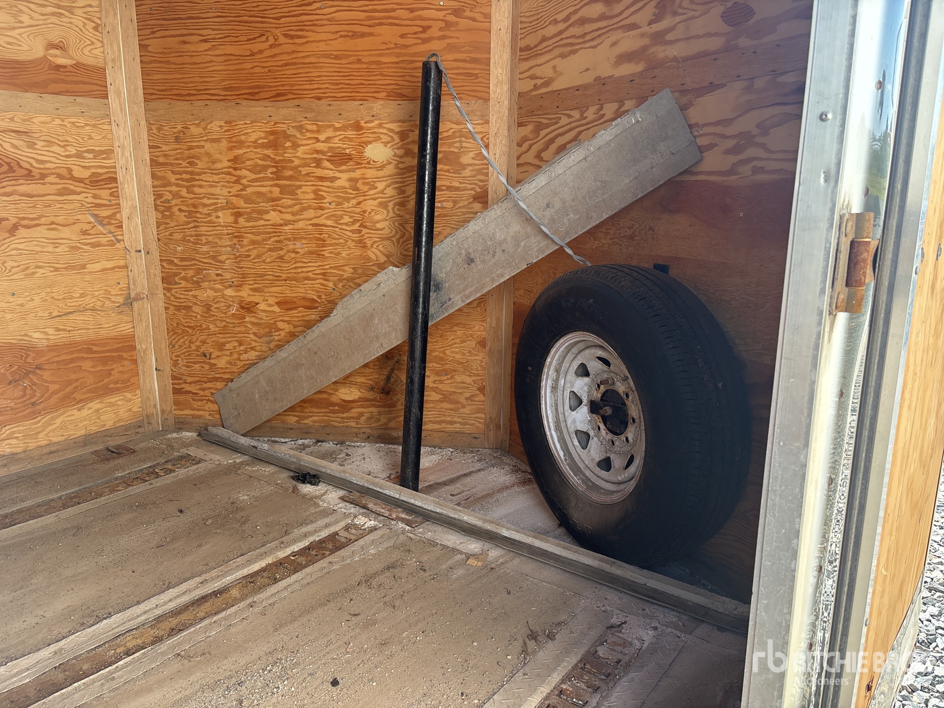 2014 United Trailers 14 ft T/A