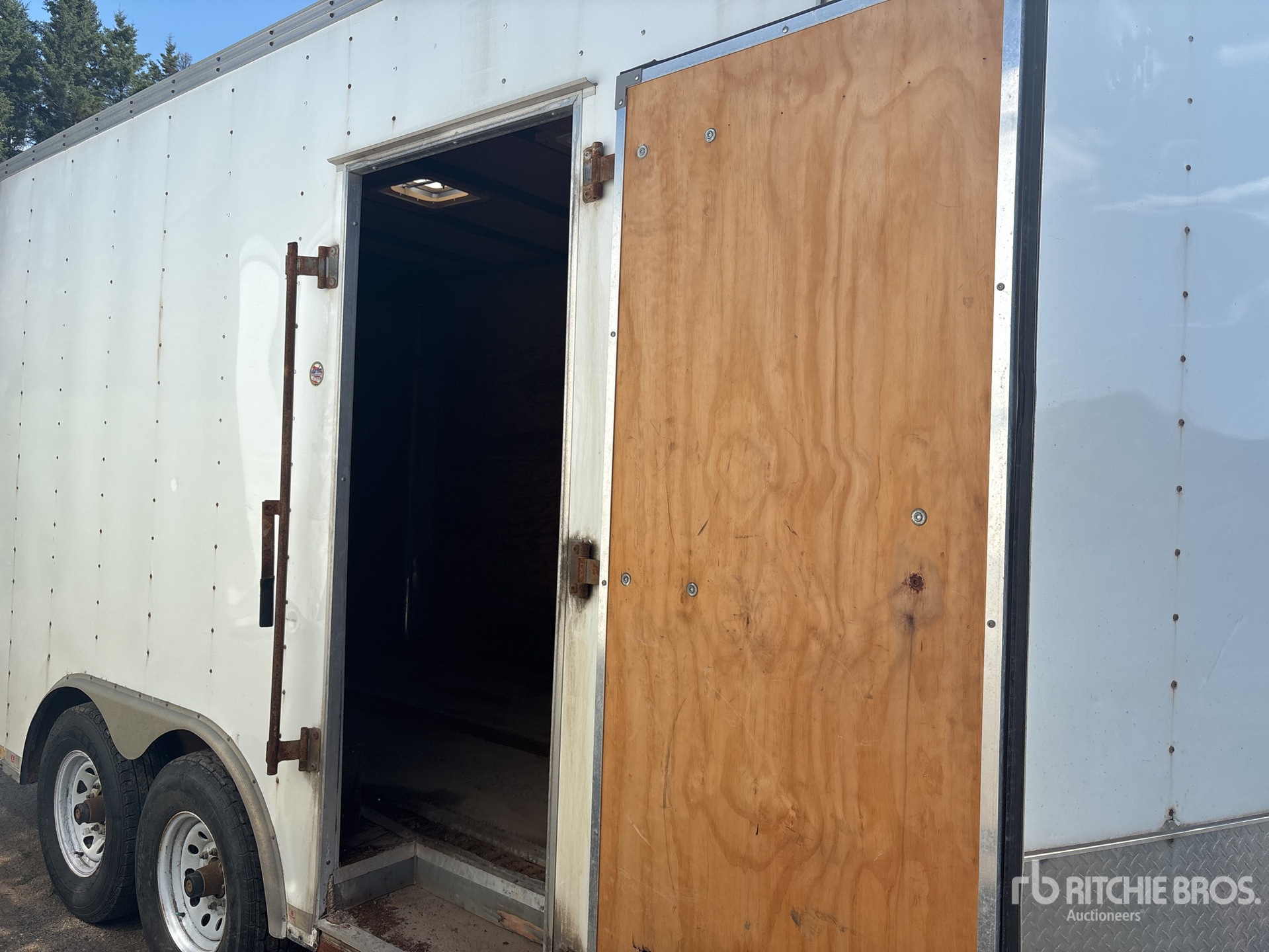 2014 United Trailers 14 ft T/A