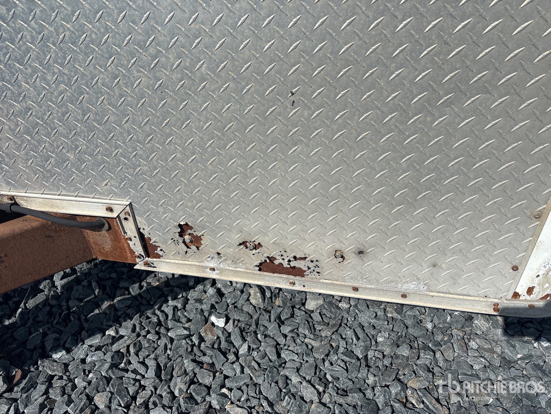 2014 United Trailers 14 ft T/A