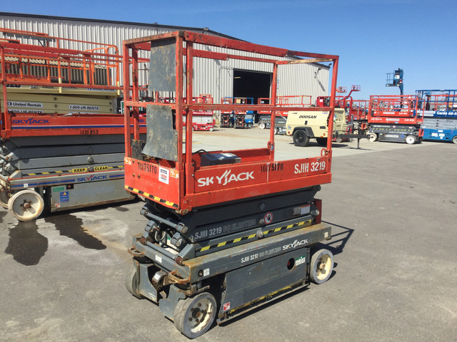 2013 Skyjack SJIII3219 Electric Scissor Lift: 21'-30'