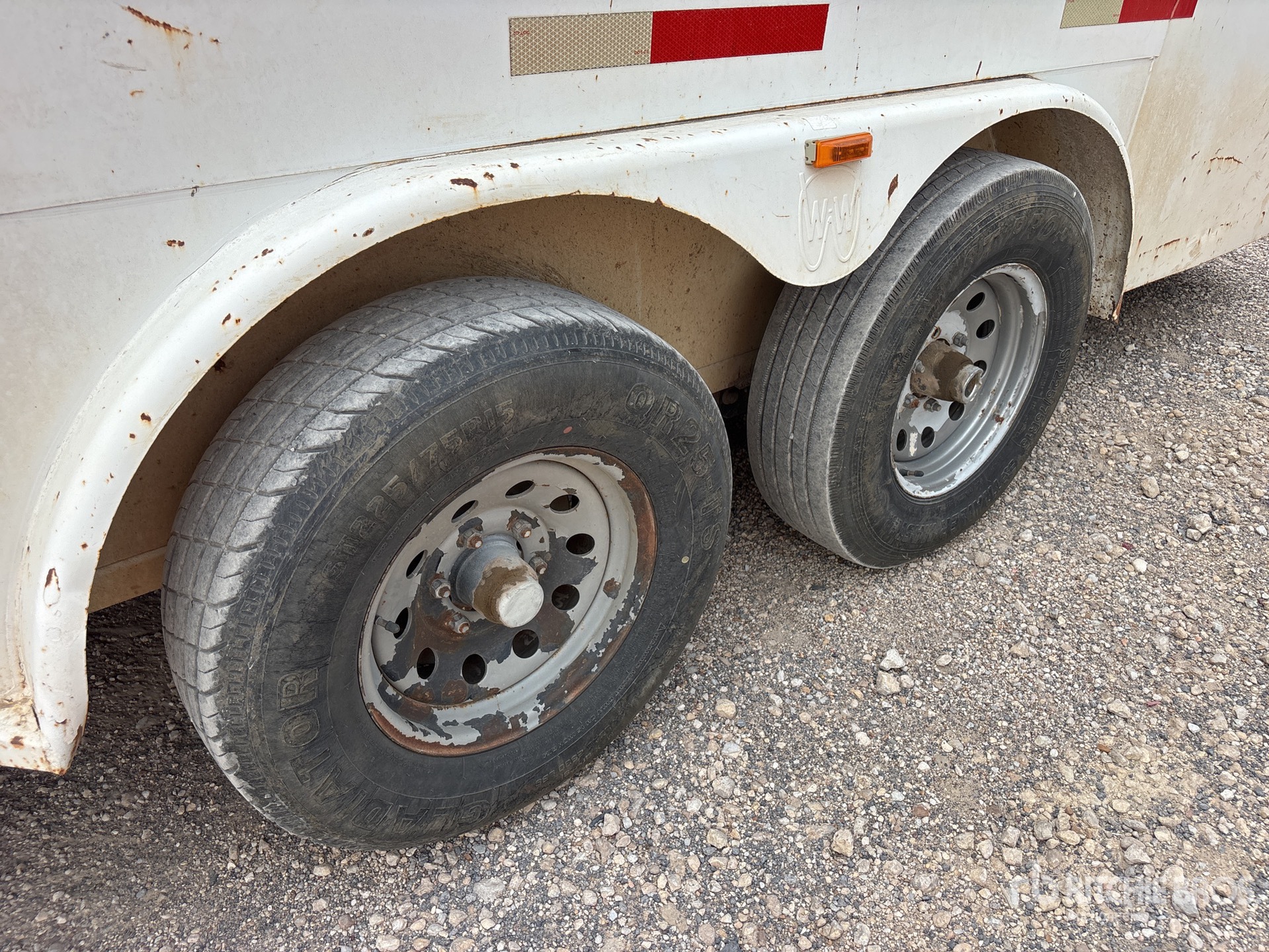 2009 W-W Trailer 16 FT T/A