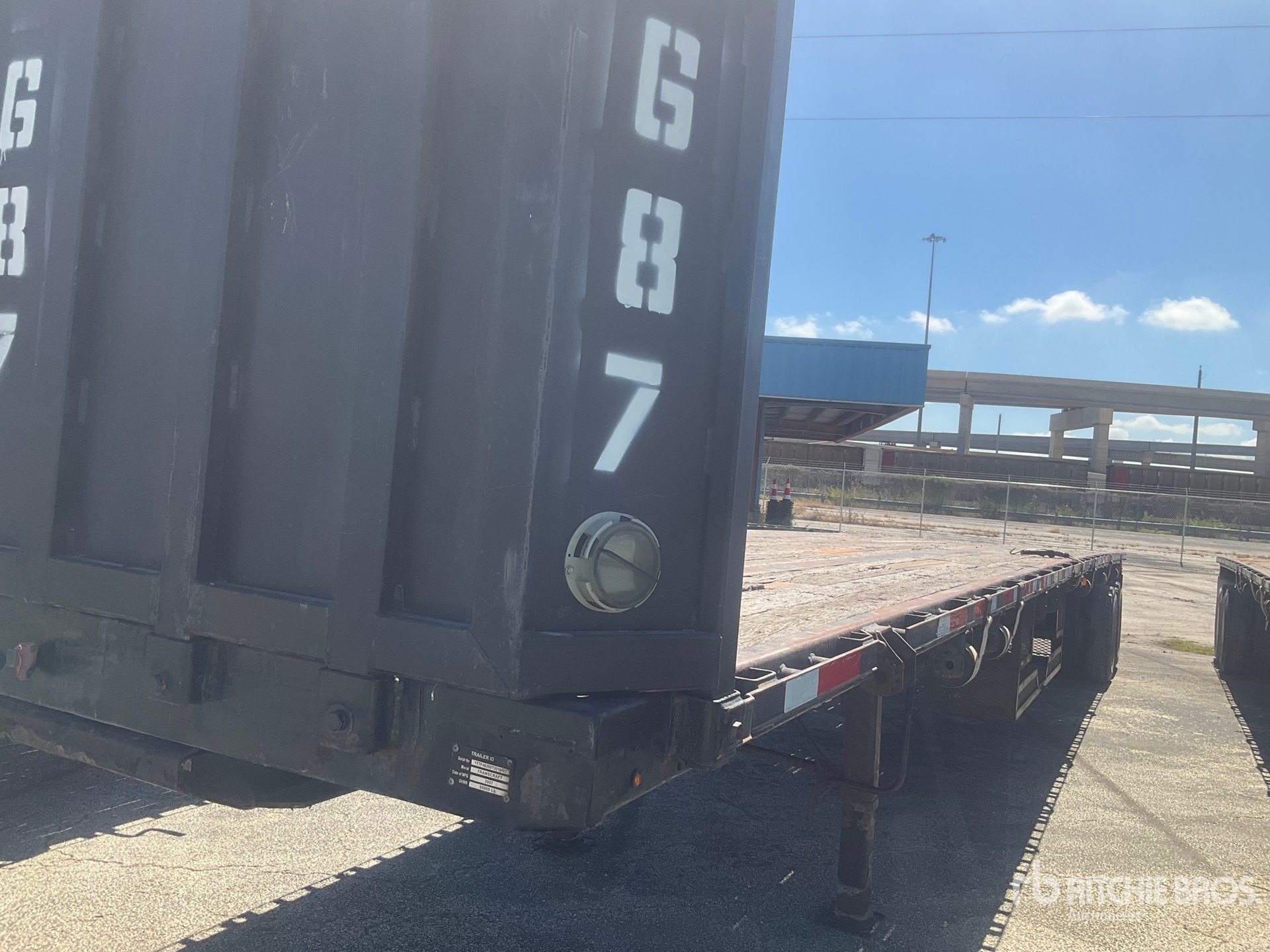 2007 Transcraft 48 FT T/A