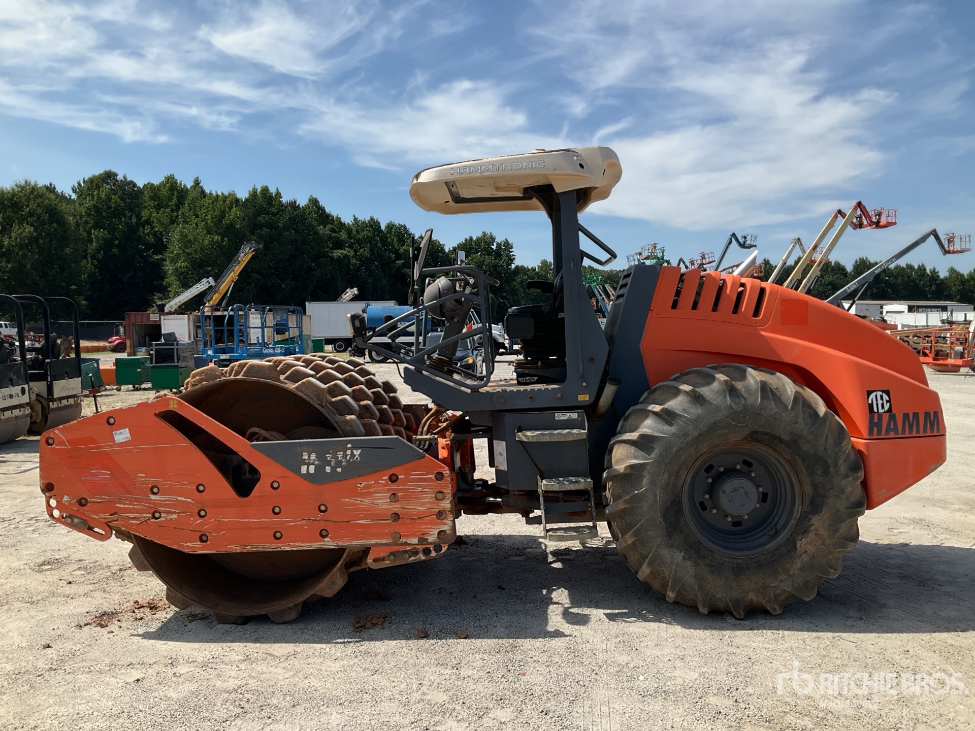 2015 Hamm H11I