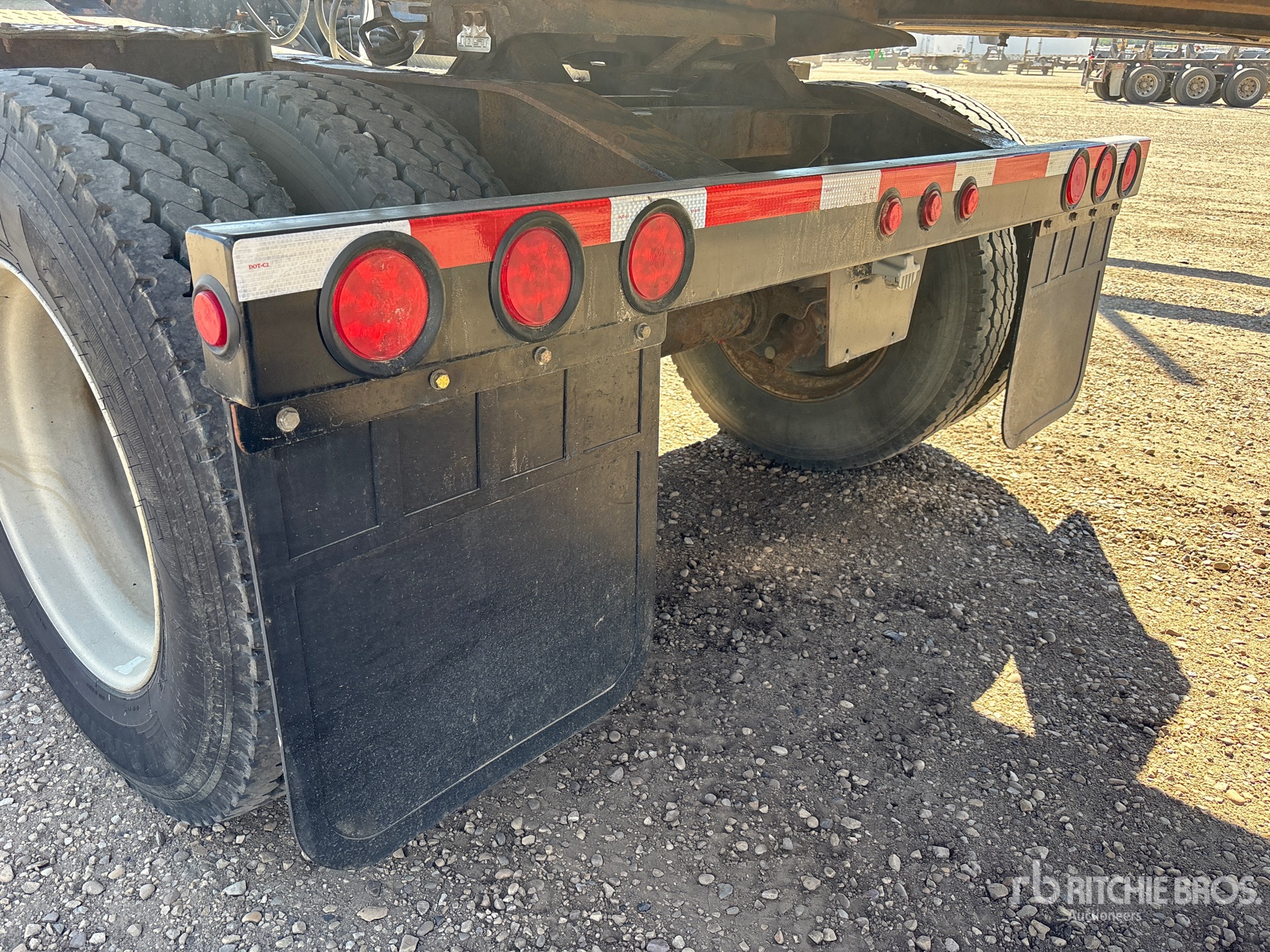 2008 Doepker HB12207L