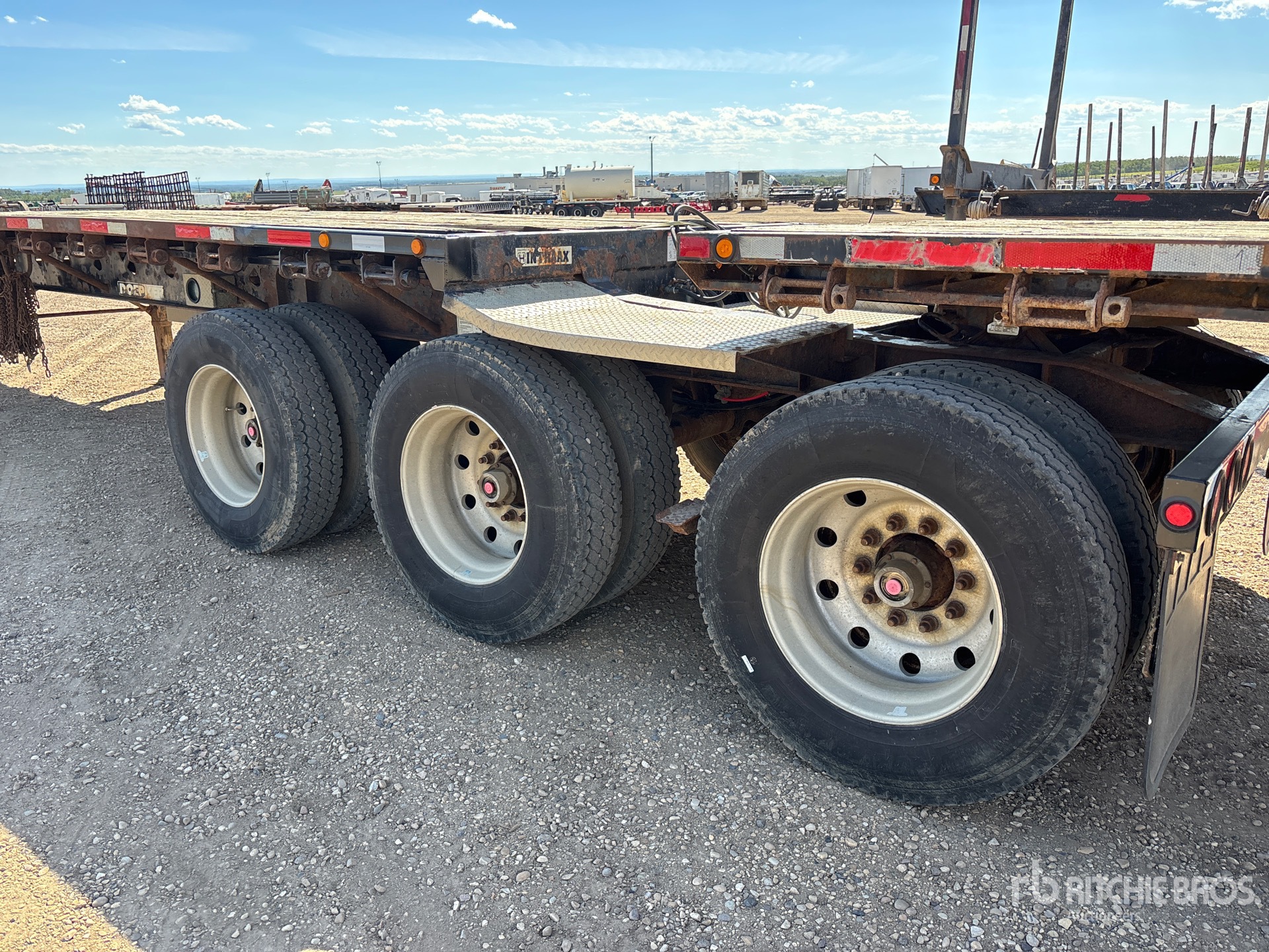 2008 Doepker HB12207L