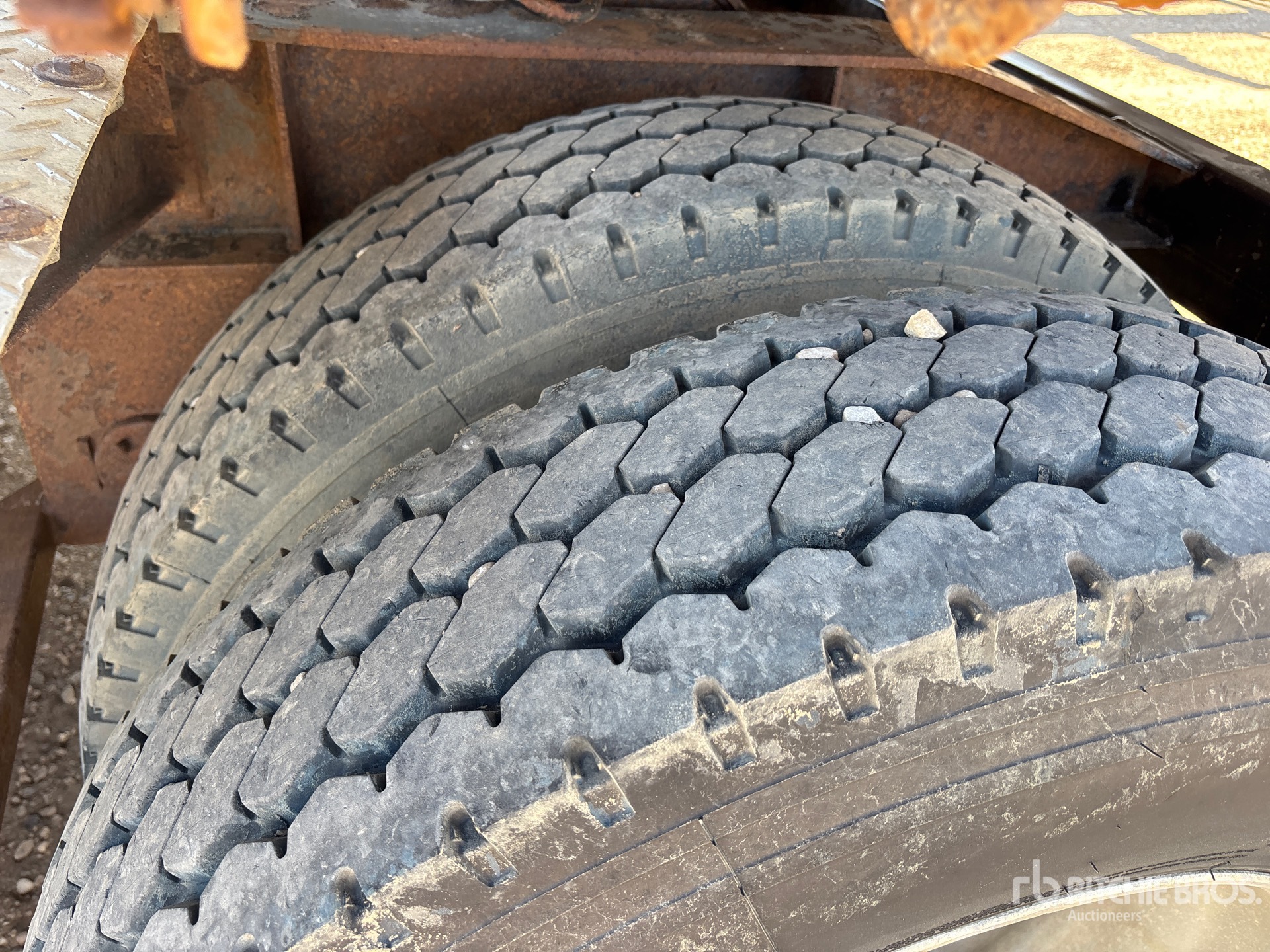 2008 Doepker HB12207L