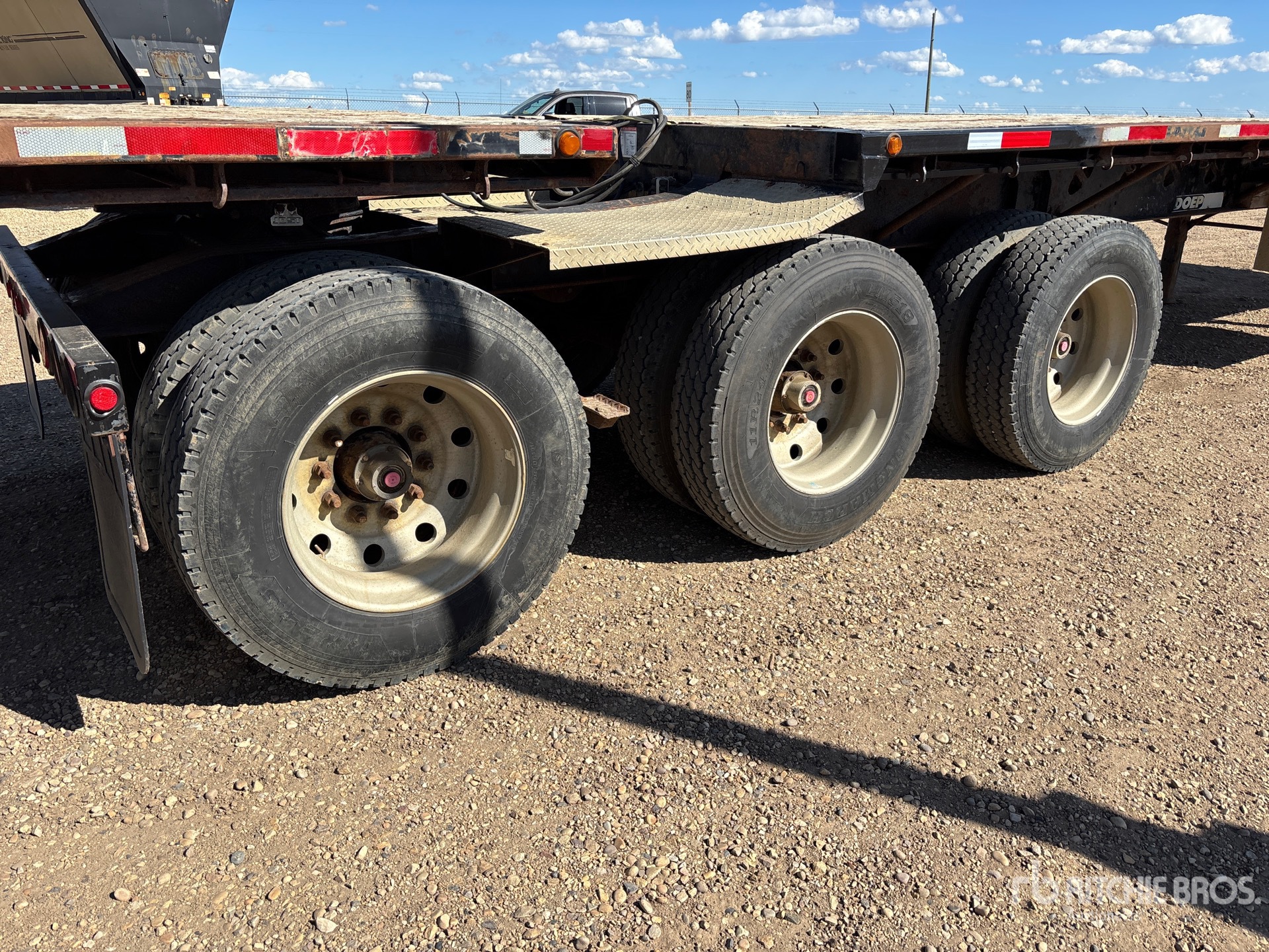 2008 Doepker HB12207L