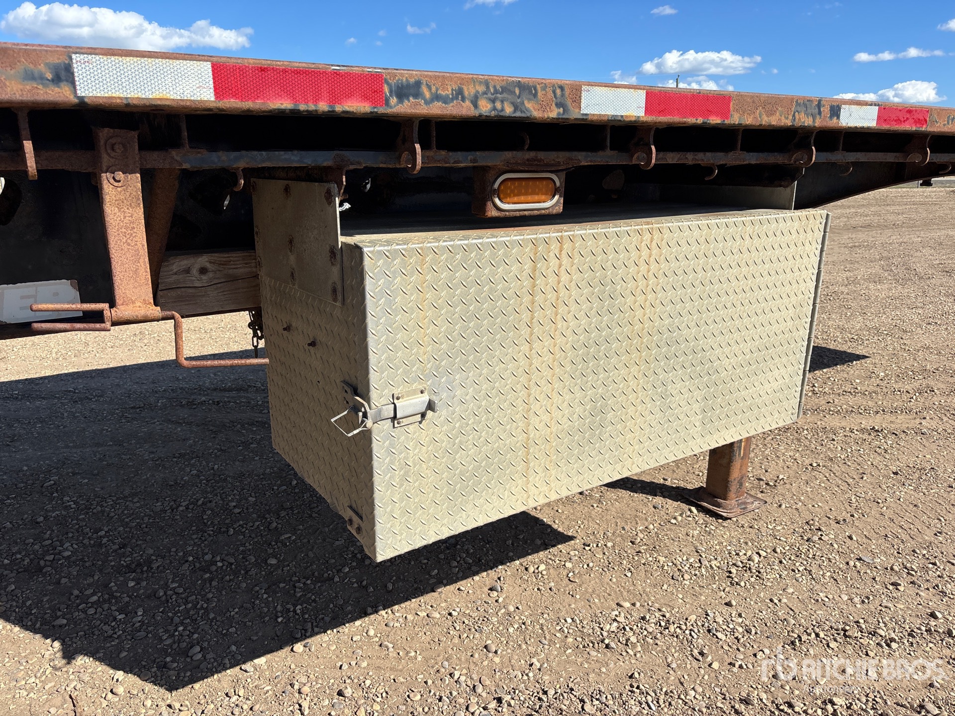 2008 Doepker HB12207L