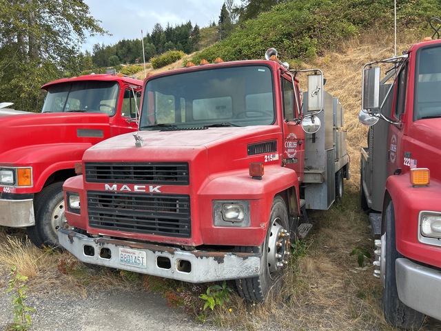 Mack CS200P 4x2 Fuel and Lube Truck Mack CS200P 4x2 Fuel and Lube Truck