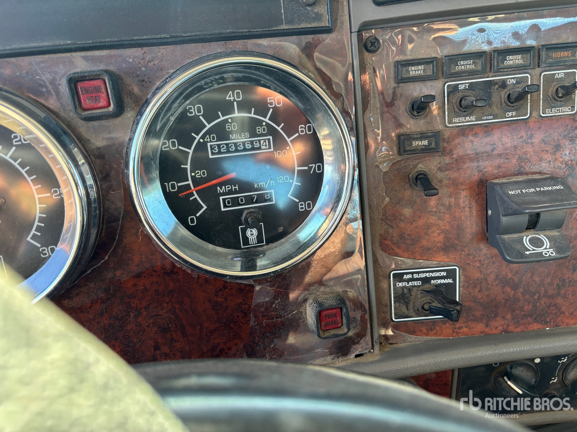 2007 Kenworth T300