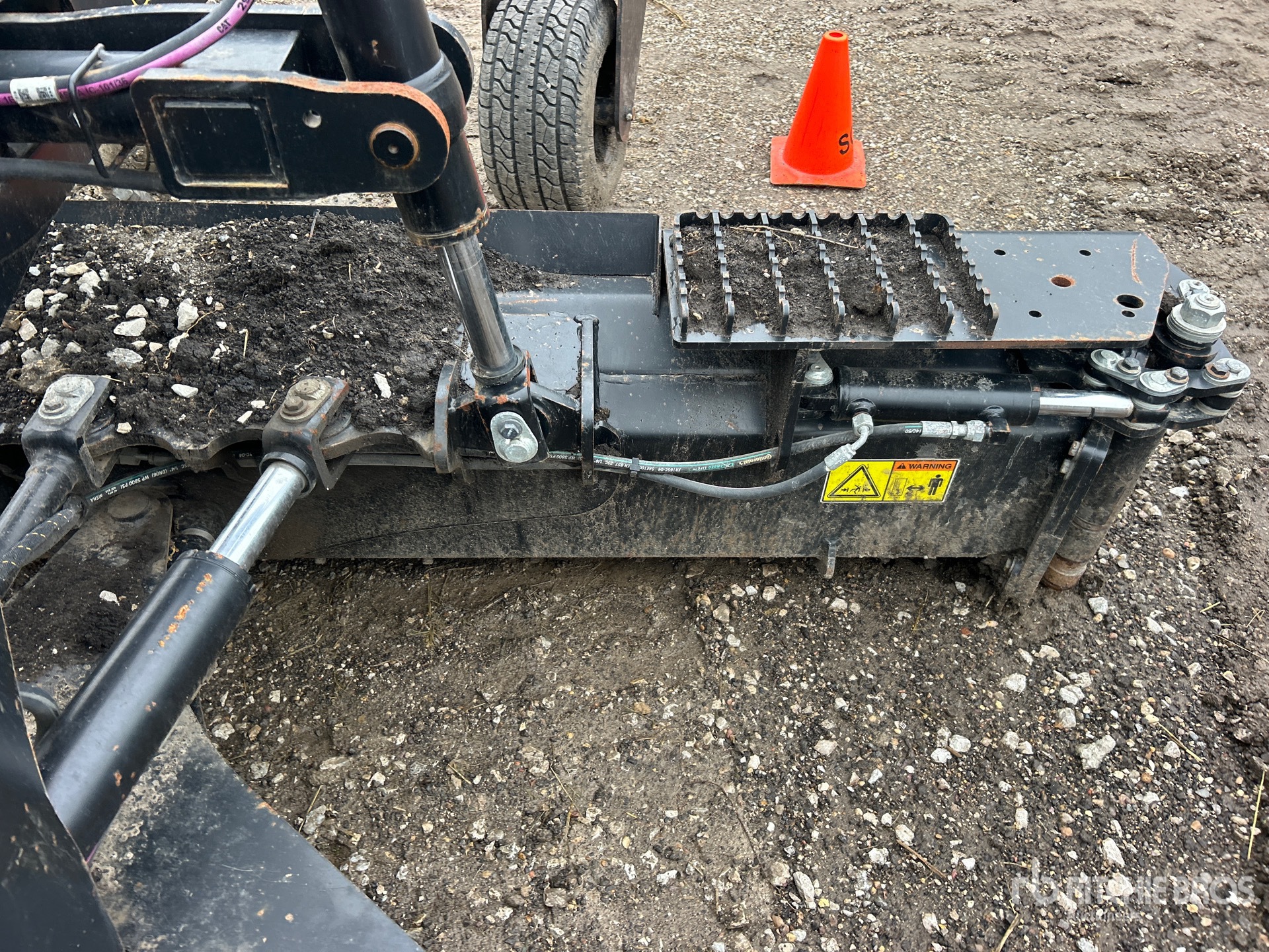 2021 Caterpillar GB124
