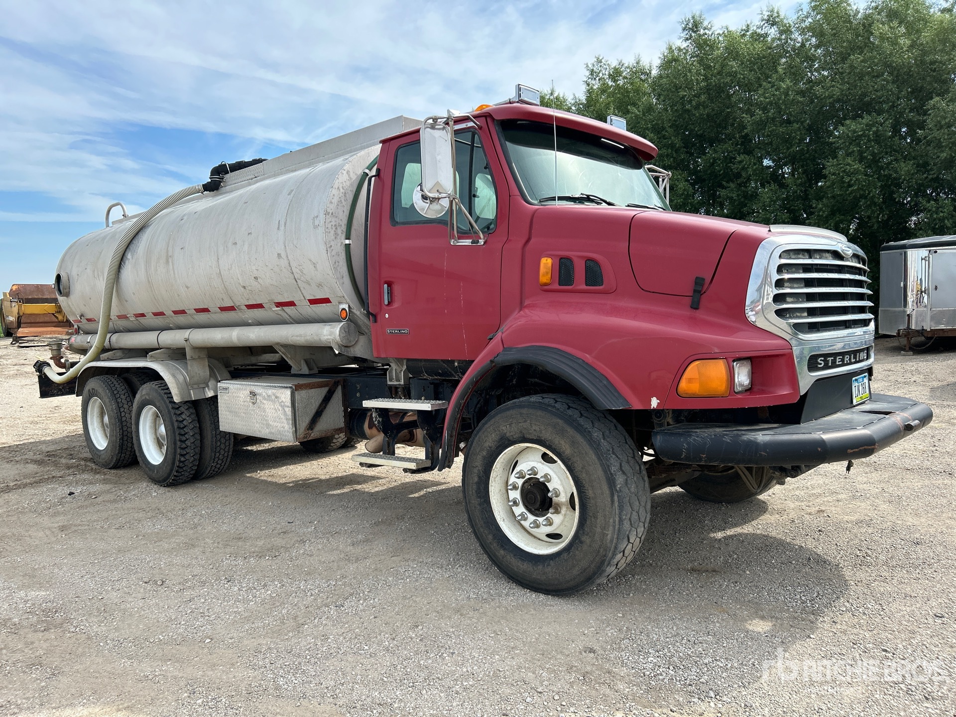1999 Sterling L9513