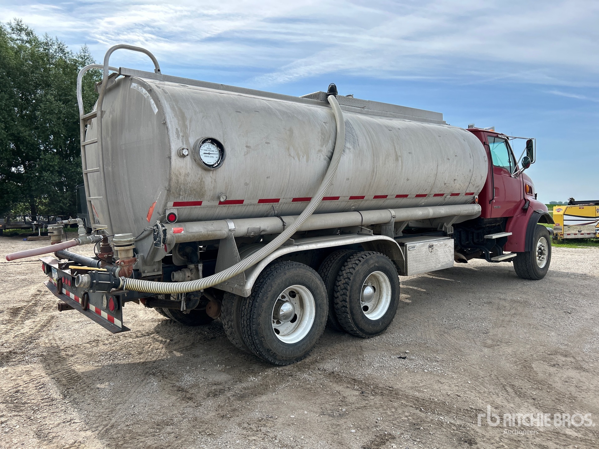1999 Sterling L9513