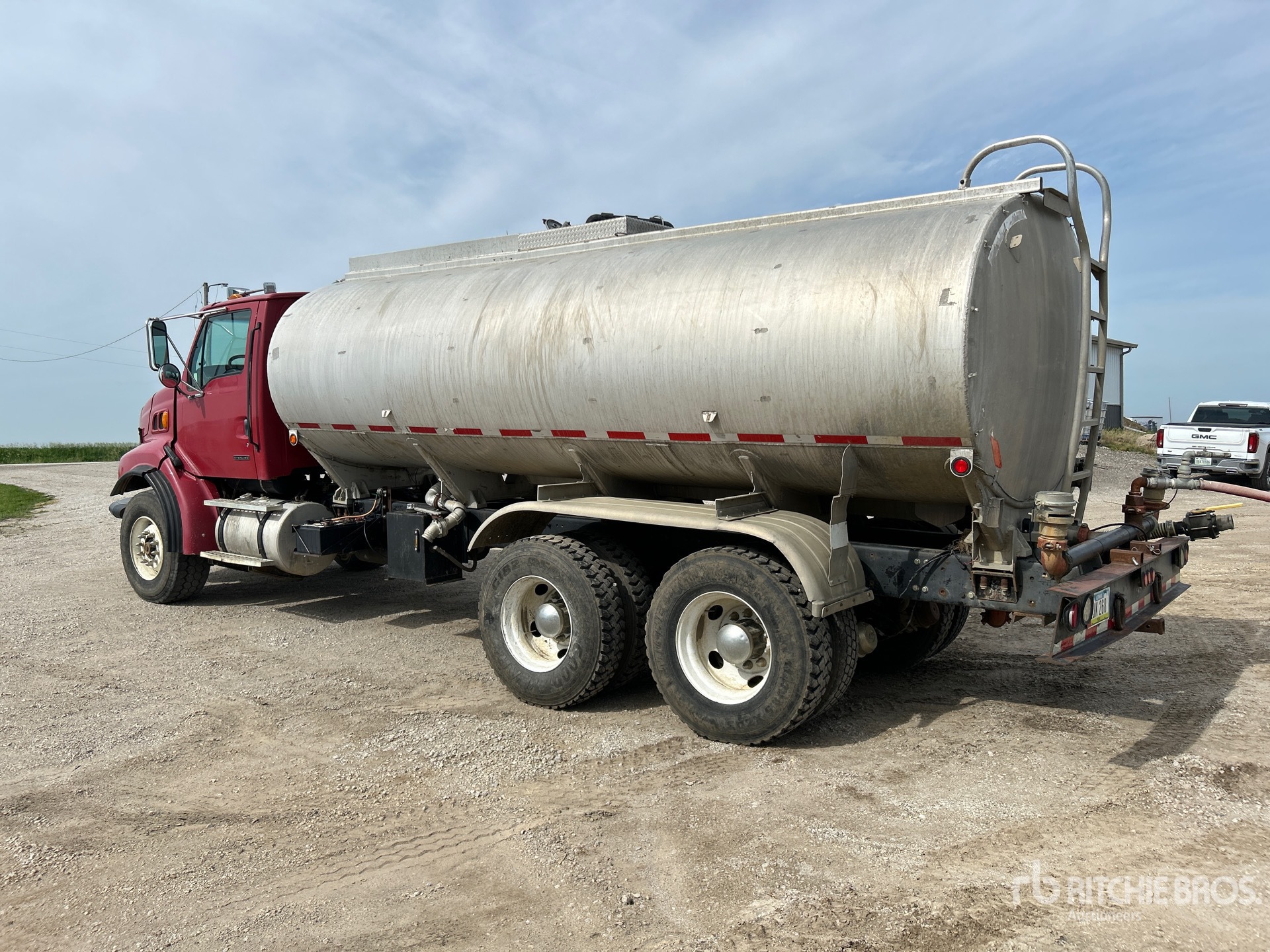 1999 Sterling L9513