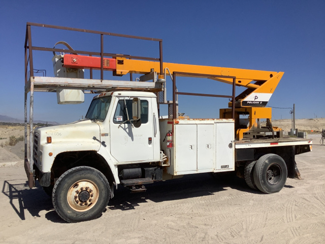 1987 International 1854 4x4 S/A Bucket Truck