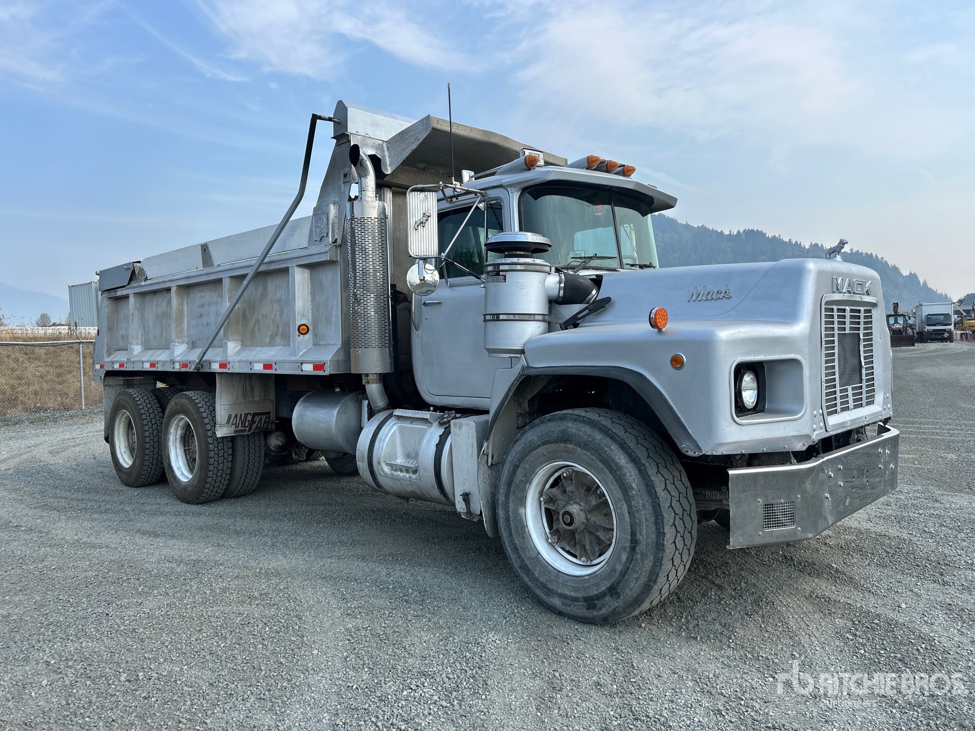 1990 Mack RB688S