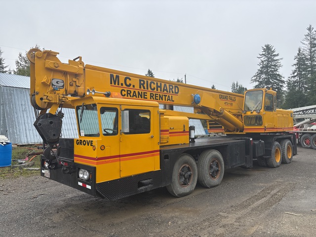 1972 GROVE CRANE 60000 lb 8x4 Hydraulic Truck Crane
