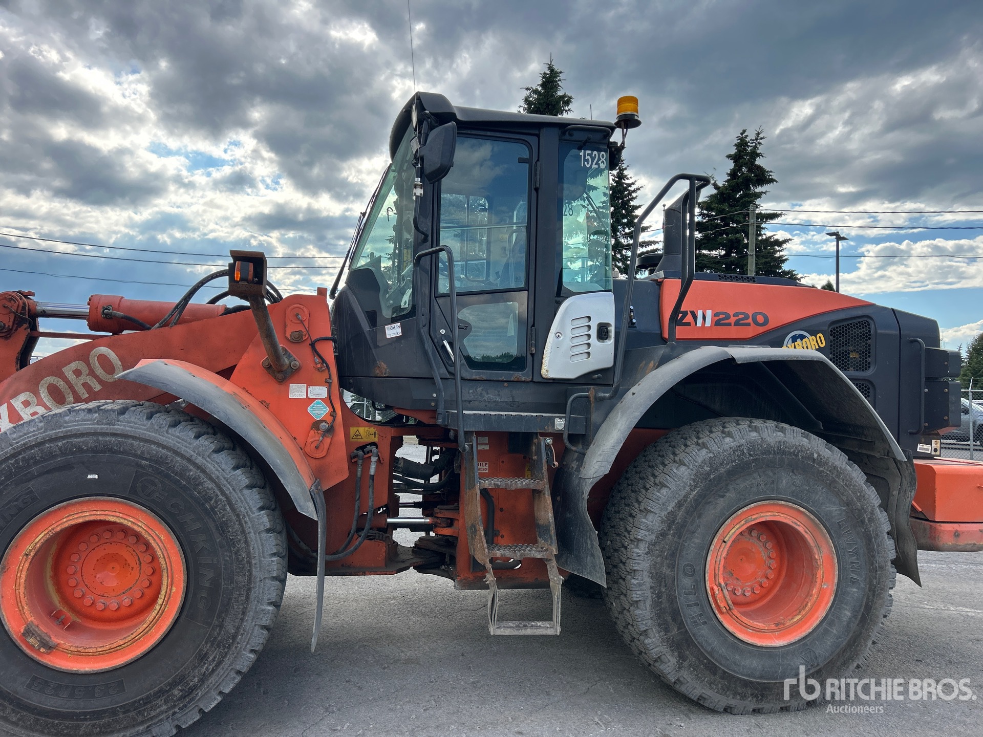 2017 Hitachi ZW220