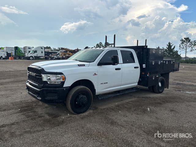 2022 Ram 3500 4x4 Crew Cab Flatbed Truck