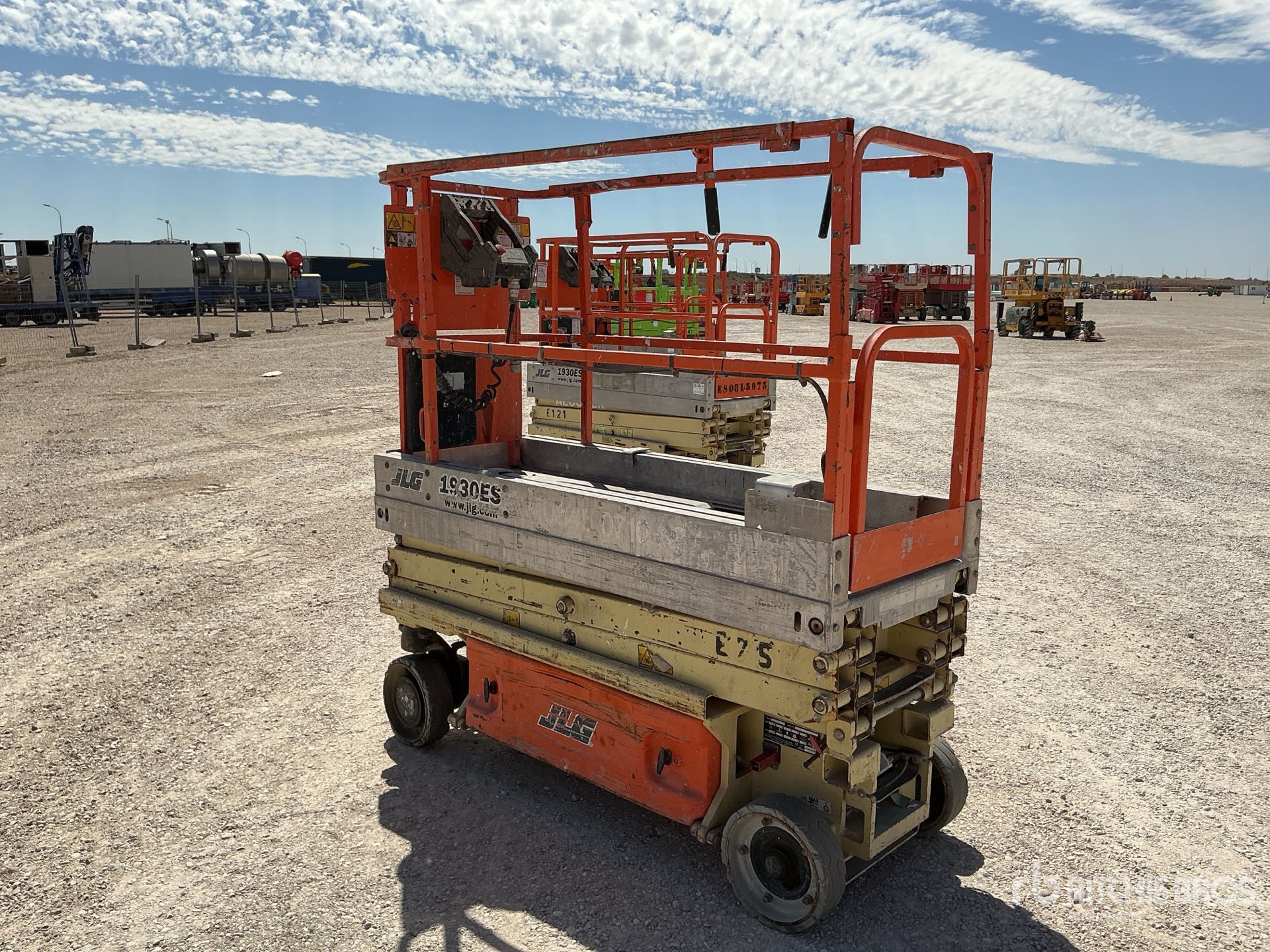 2011 JLG 1930ES