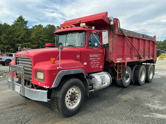 2000 Mack RD688S 8x4 Tri/A Dump Truck 2000 Mack RD688S 8x4 Tri/A Dump Truck