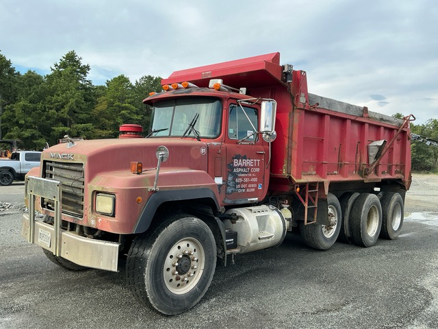 1999 Mack RD688S 8x4 Tri/A Dump Truck 1999 Mack RD688S 8x4 Tri/A Dump Truck
