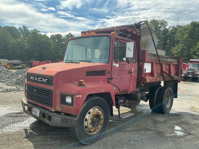 1986 Mack CS200P 4x2 S/A Dump Truck