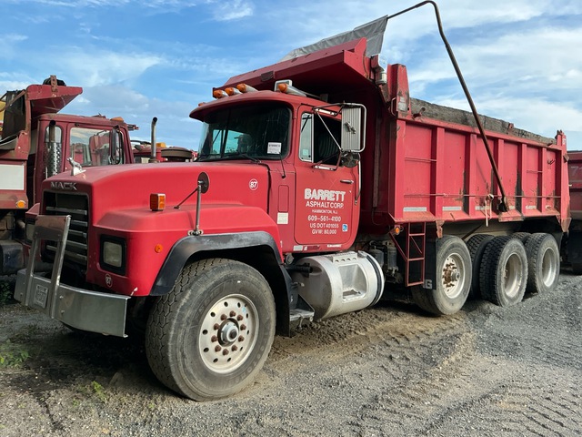 2000 Mack RD688S 8x4 Tri/A Dump Truck 2000 Mack RD688S 8x4 Tri/A Dump Truck