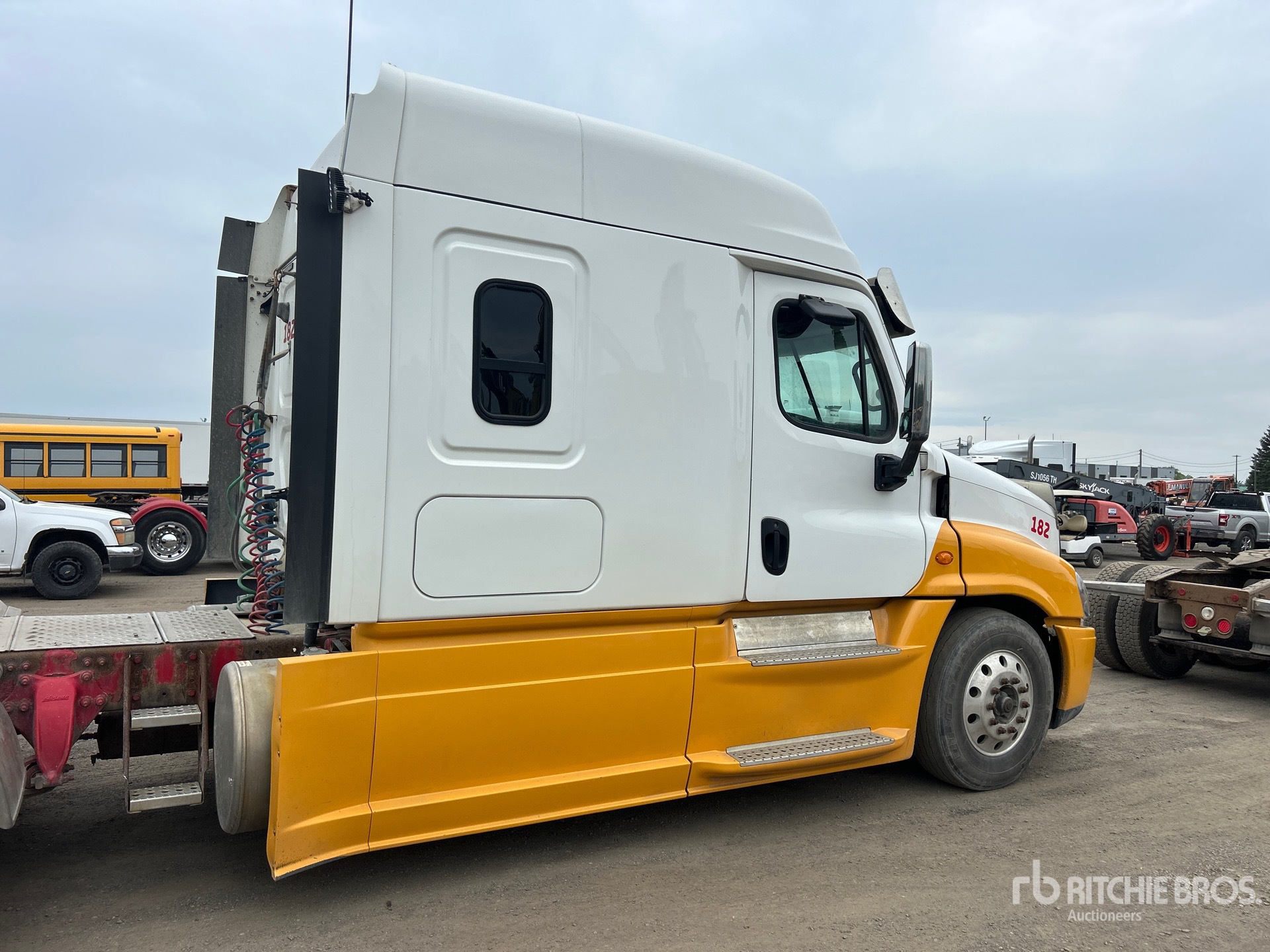2018 Freightliner CASCADIA 125