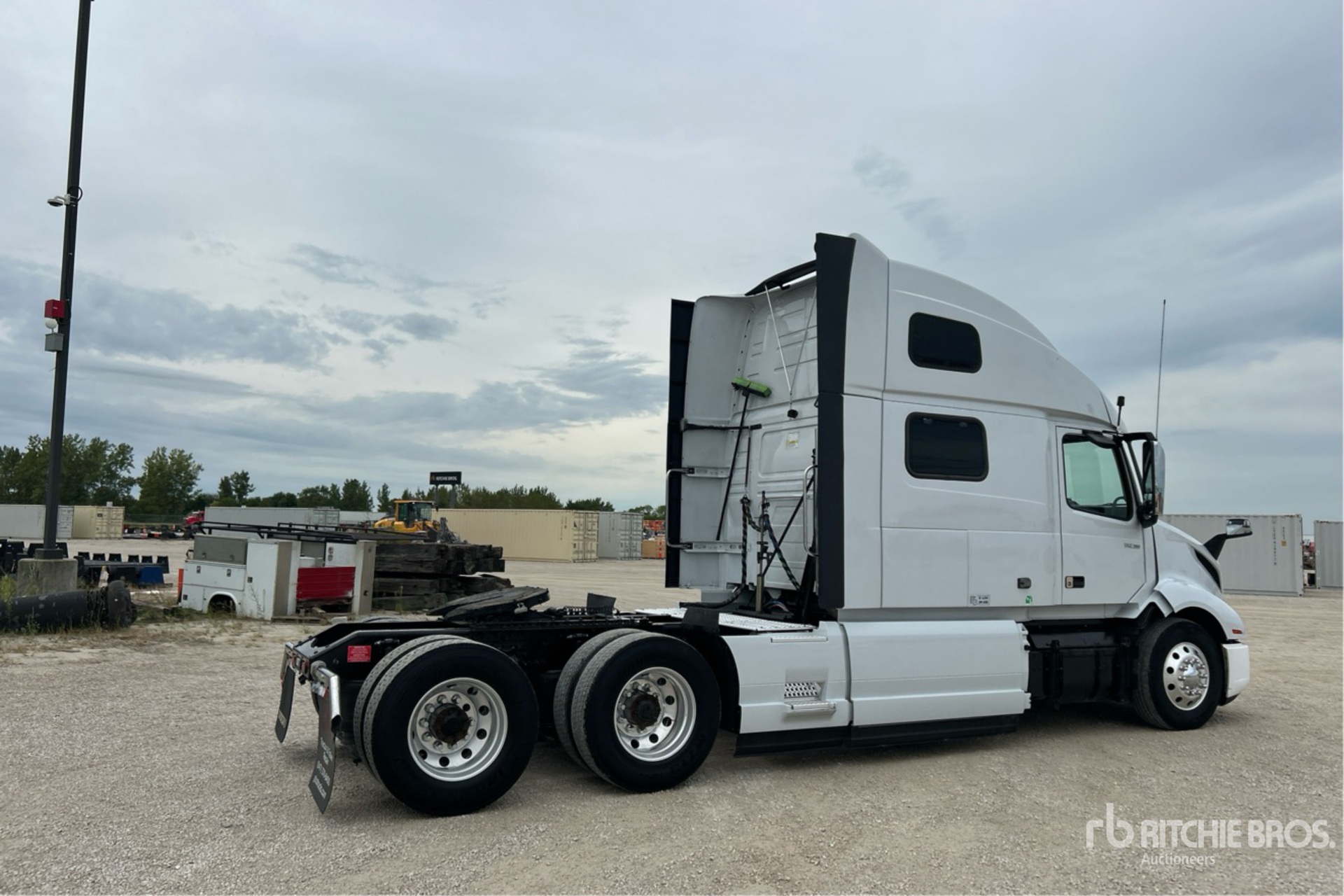 2023 Volvo VNL860