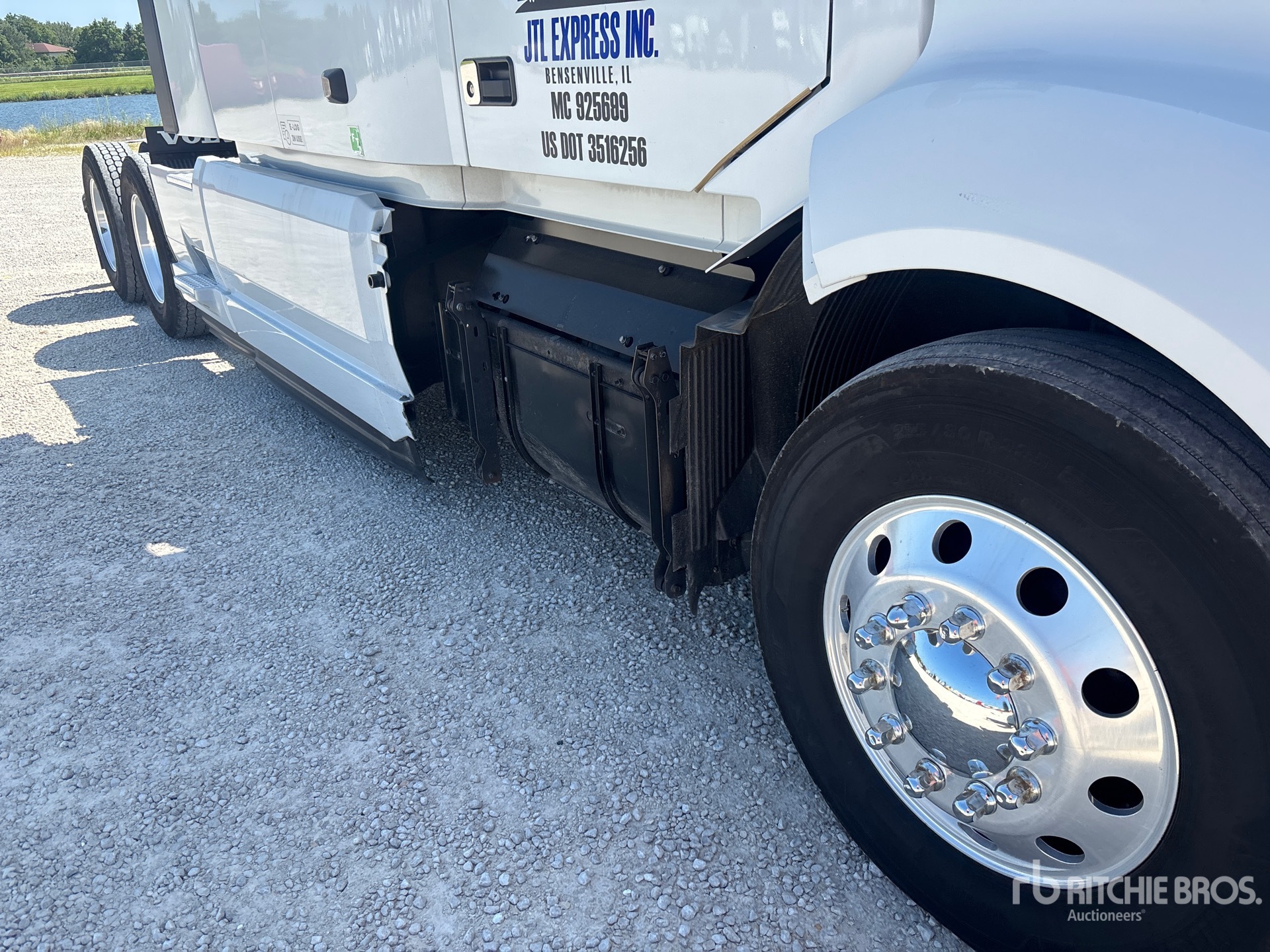 2023 Volvo VNL860