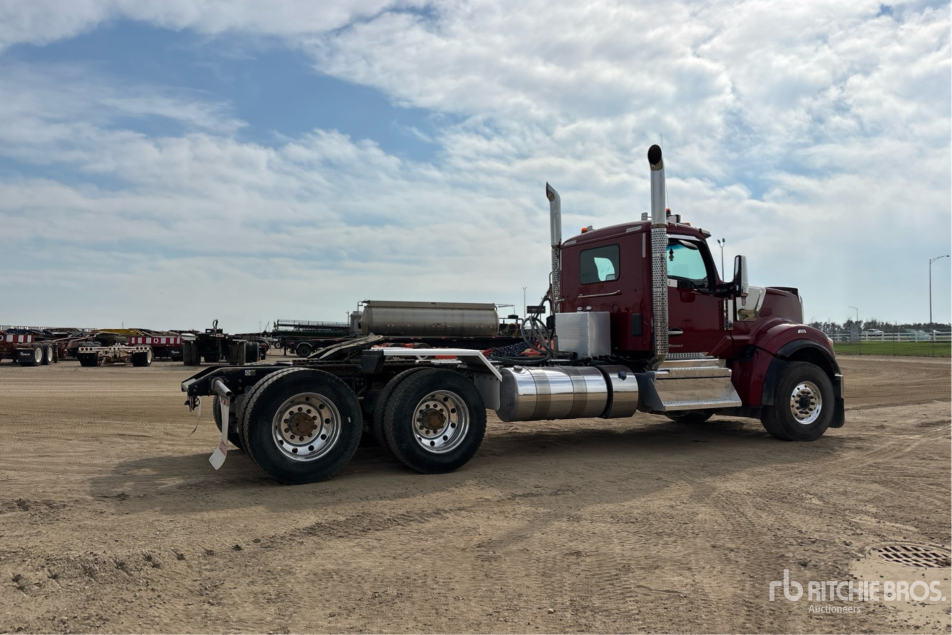 2024 Kenworth W990