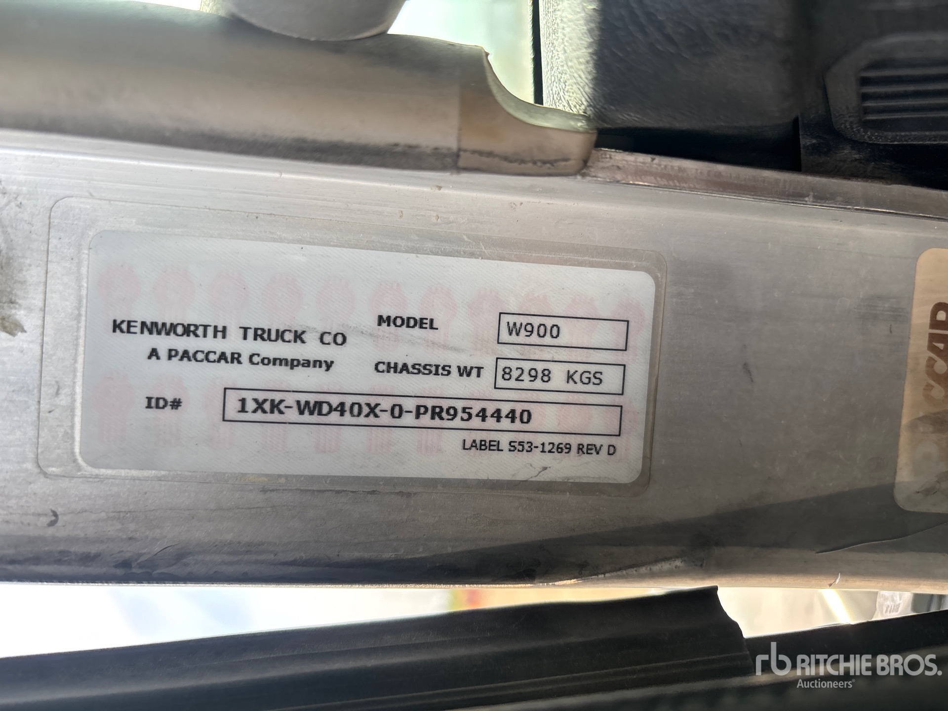 2023 Kenworth W900