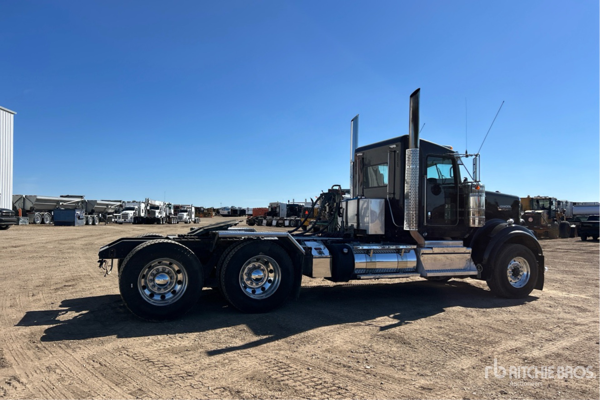 2023 Kenworth W900