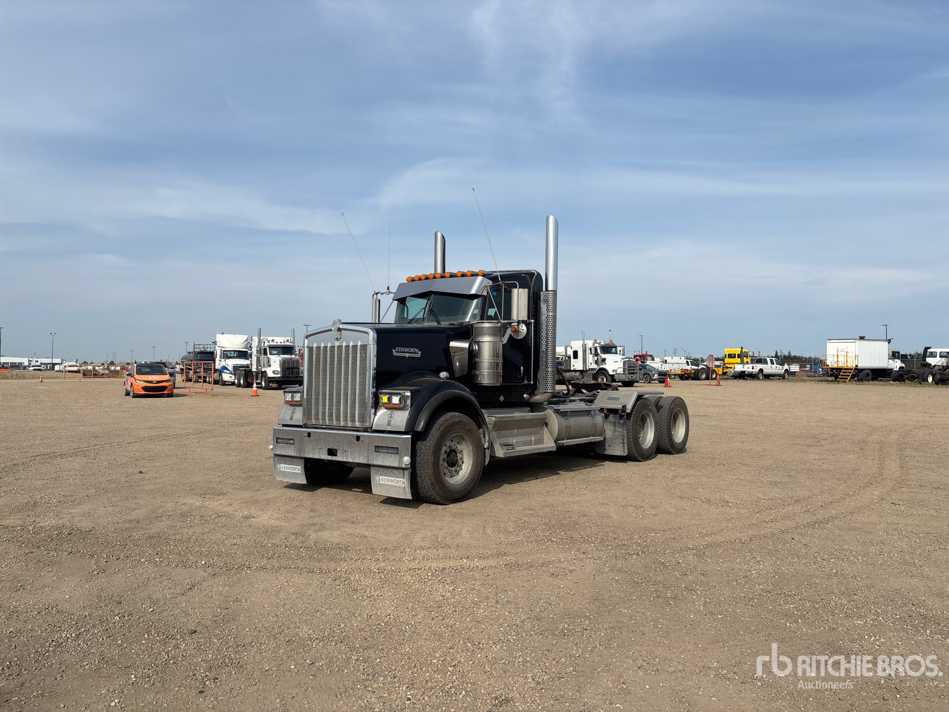 2023 Kenworth W900