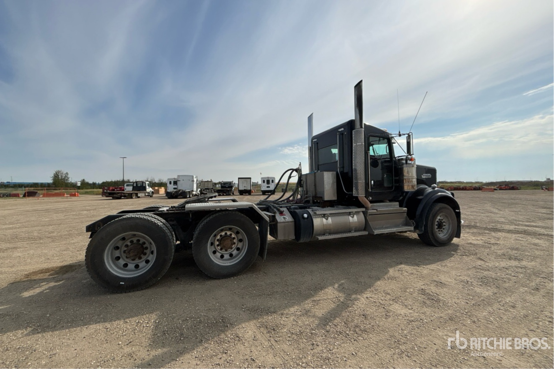 2023 Kenworth W900