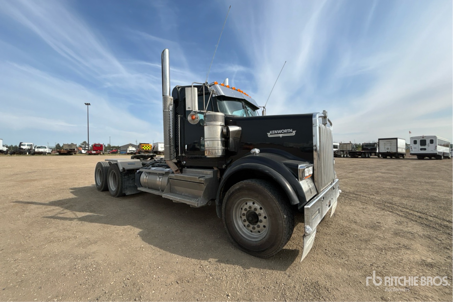 2023 Kenworth W900