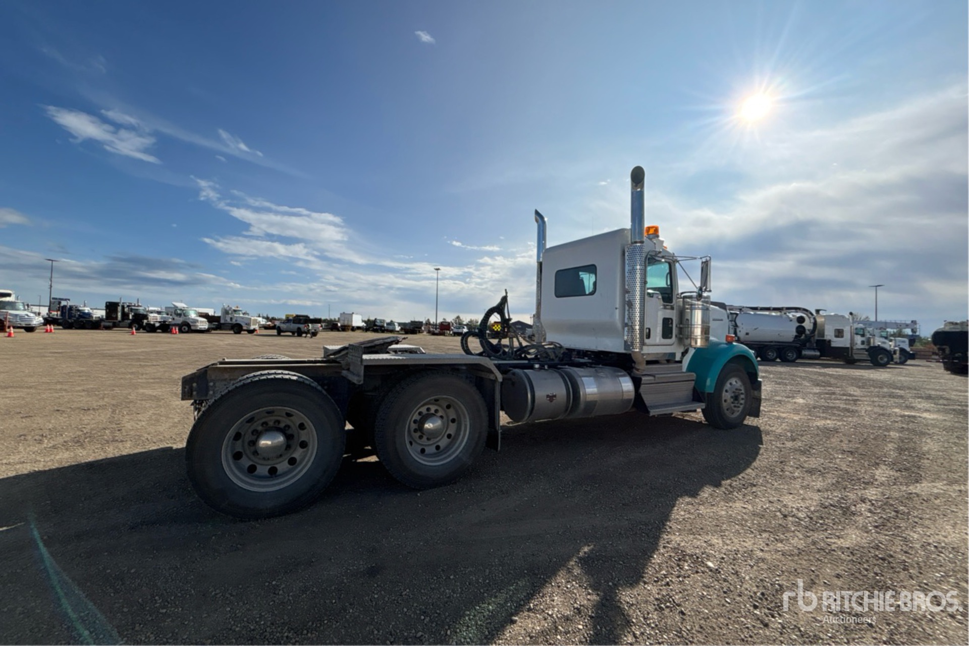 2025 Kenworth W900
