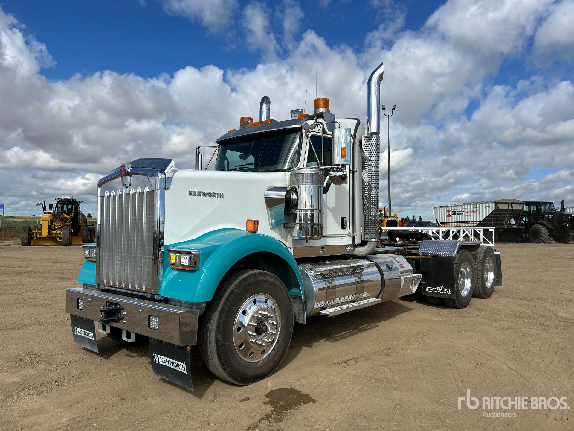 2025 Kenworth W900